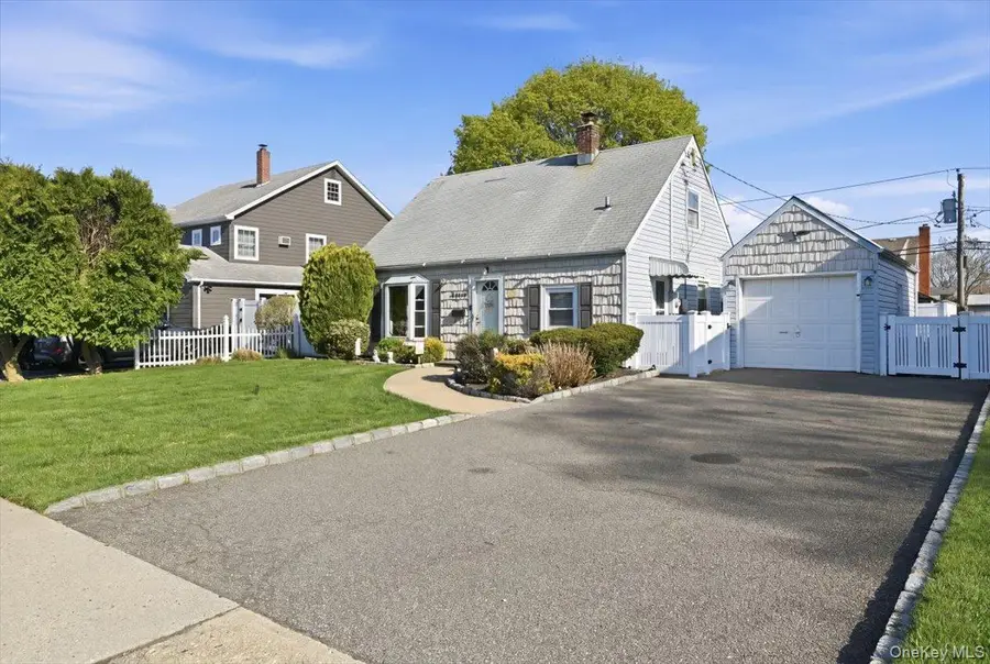 13 Grove Lane, Levittown, NY 11756 - #3