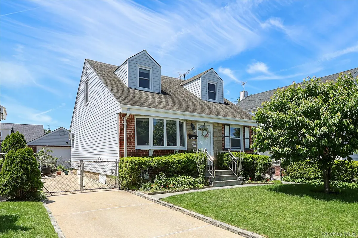 251 Mckinley Parkway, Mineola, NY 11501 - #1
