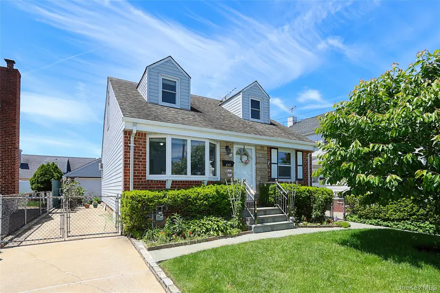 251 Mckinley Parkway, Mineola, NY 11501 - #2
