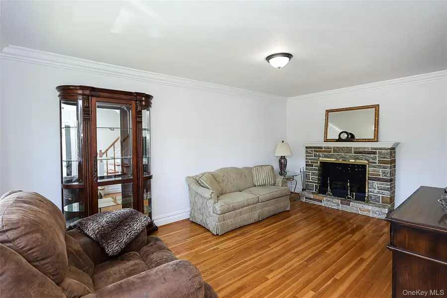 251 Mckinley Parkway, Mineola, NY 11501 - #3