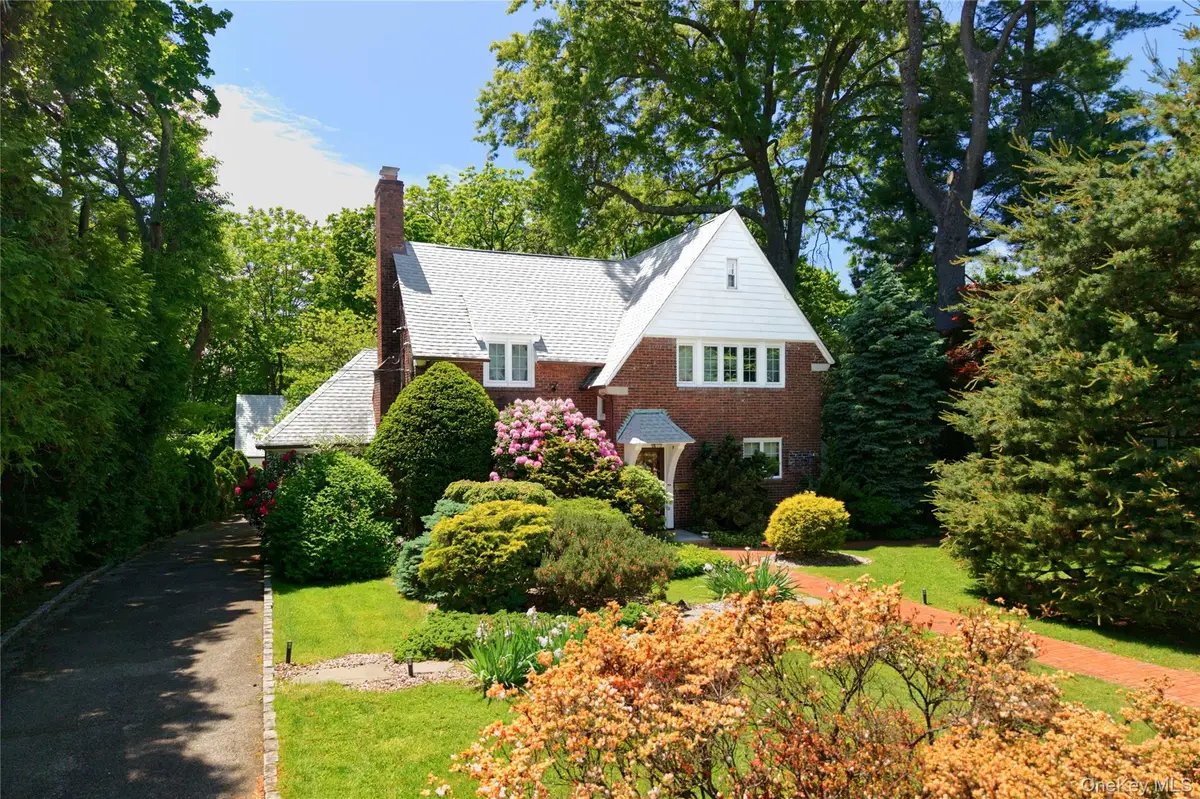 10 Crescent Road, Port Washington, NY 11050 - #1