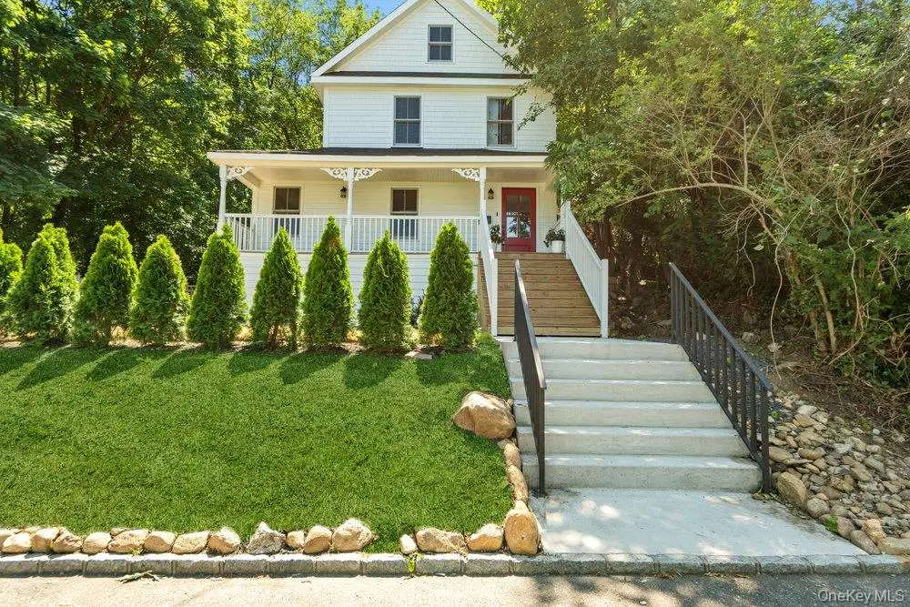17 Tatterson Street, Roslyn, NY 11576 - #1