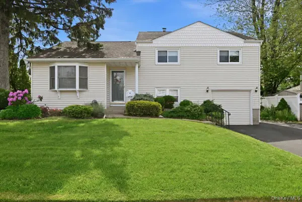 5 Hastings Road, Massapequa, NY 11758
