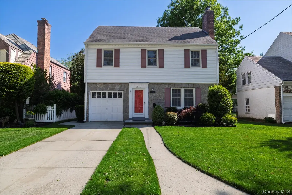 19 Saint Thomas Place, Malverne, NY 11565 - #1