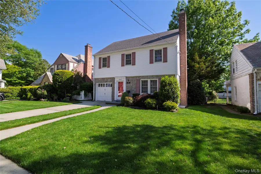 19 Saint Thomas Place, Malverne, NY 11565 - #2