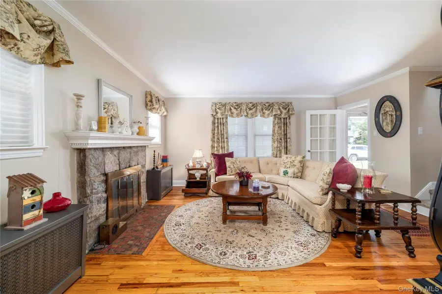 19 Saint Thomas Place, Malverne, NY 11565 - #3