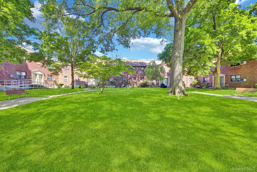 5850 246th Crescent #C7, Douglaston, NY 11362 - #3