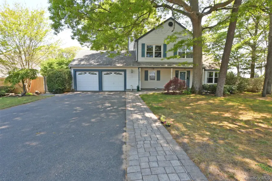 1 Gregg Lane, Coram, NY 11727 - #3