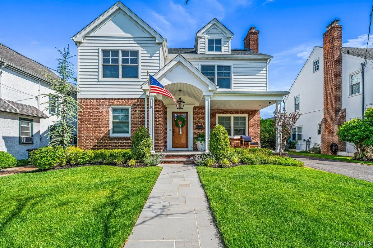 95 Muirfield Road, Rockville Centre, NY 11570 - #1