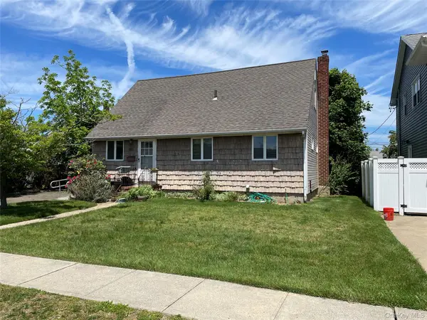2043 Paddock Road, Seaford, NY 11783