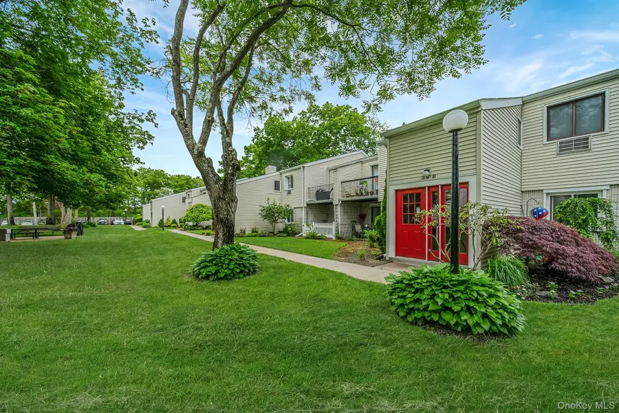 38 Richmond Boulevard #1B, Ronkonkoma, NY 11779 - #2