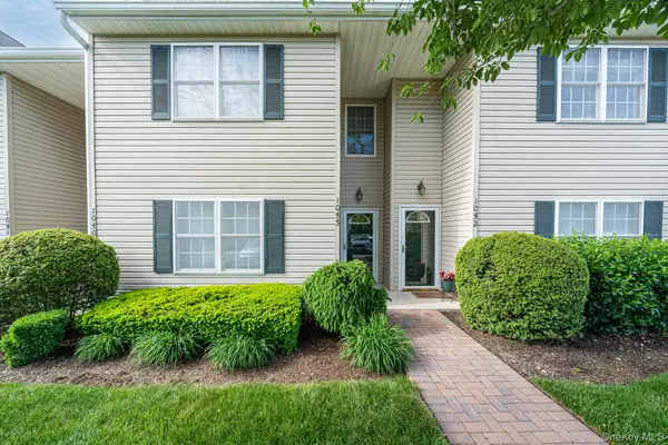 1053 Savoy Drive, Melville, NY 11747