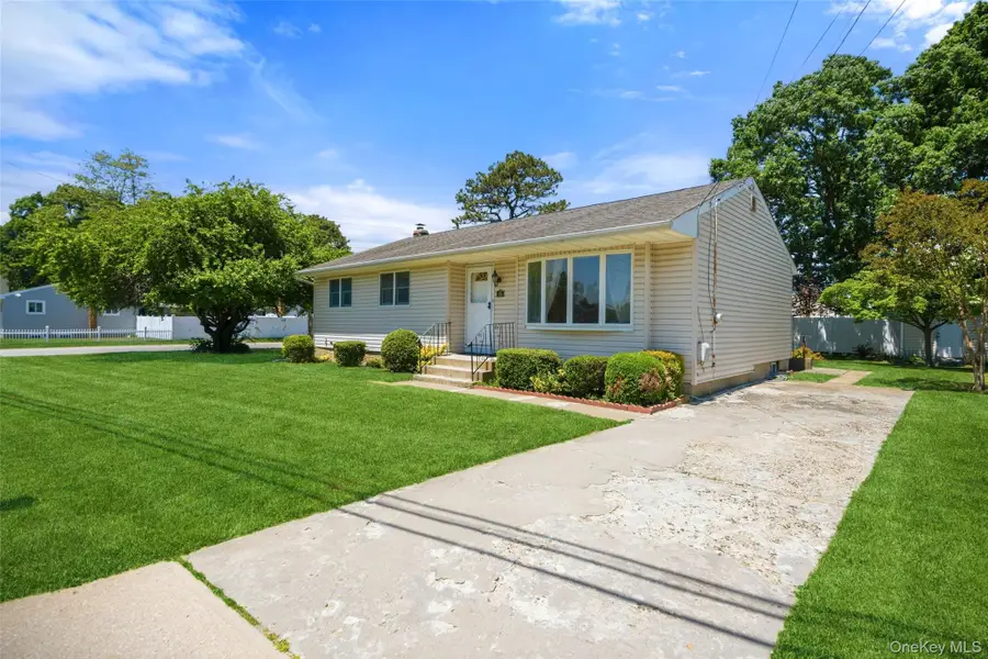 15 Lincoln Avenue, Farmingdale, NY 11735 - #2