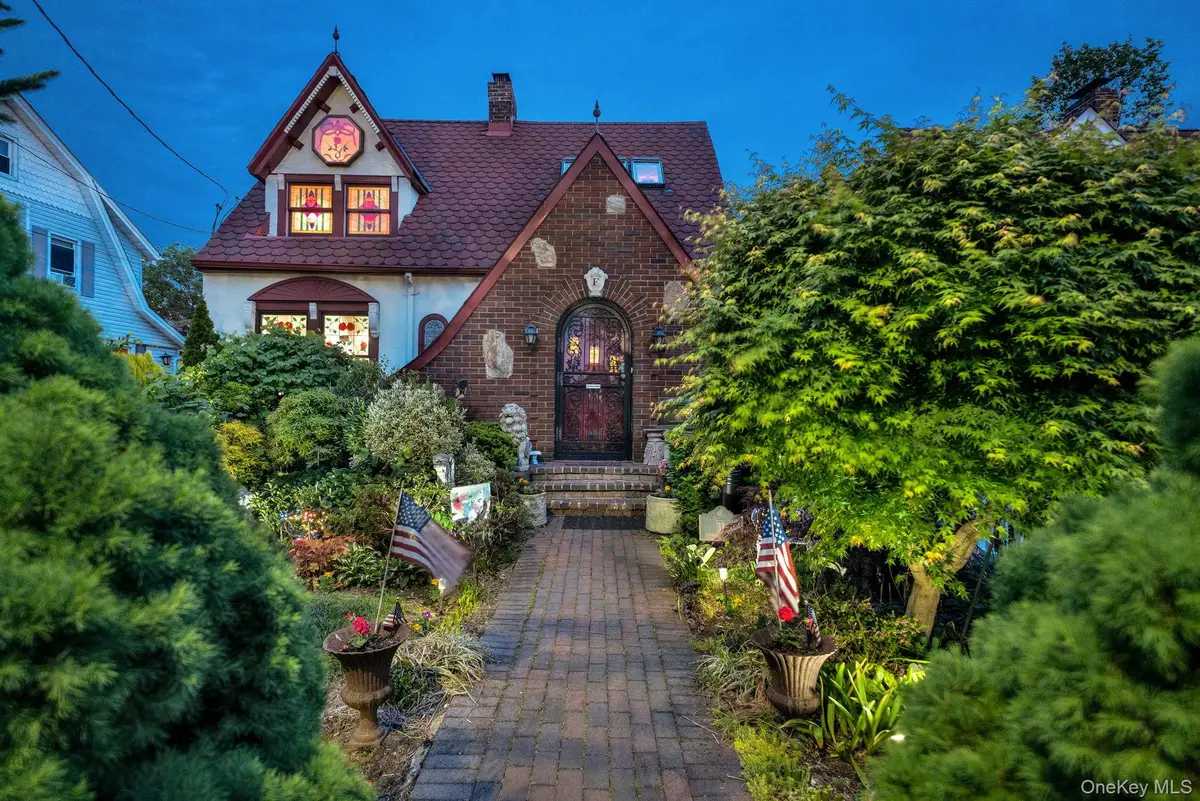 31 Roosevelt Avenue, Hicksville, NY 11801 - #1