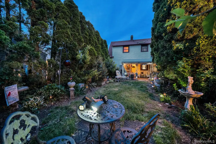 31 Roosevelt Avenue, Hicksville, NY 11801 - #3