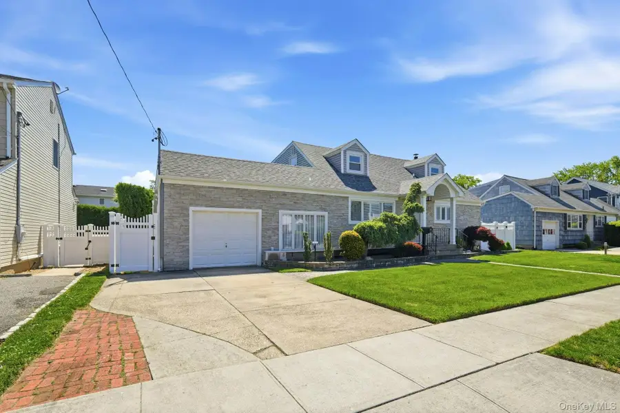 35 3rd Avenue, Massapequa Park, NY 11762 - #3
