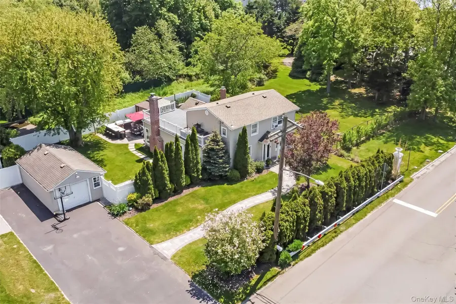 427 Vanderbilt Boulevard, Oakdale, NY 11769 - #2