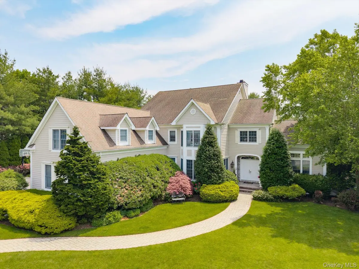 37 Legends Circle, Melville, NY 11747 - #1