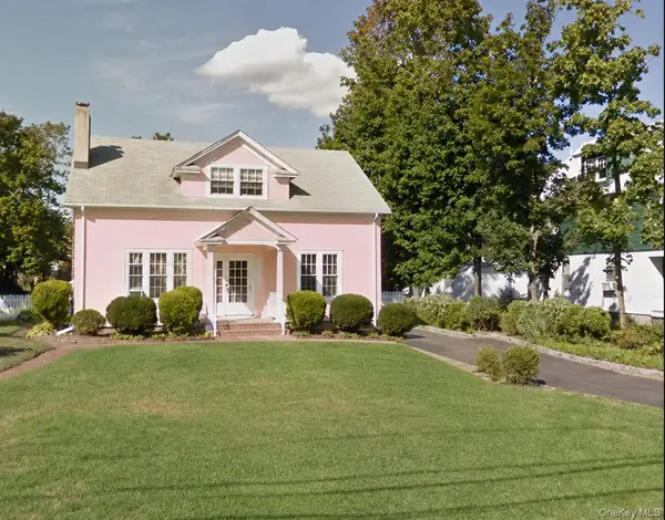 27 Arrandale Avenue, Great Neck, NY 11024
