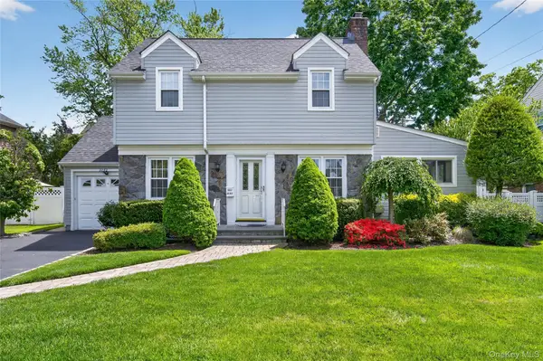2062 E Webster Street, Merrick, NY 11566