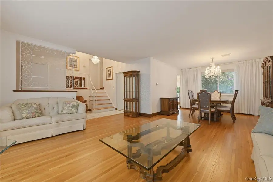 17 Avon Road, Farmingdale, NY 11735 - #3
