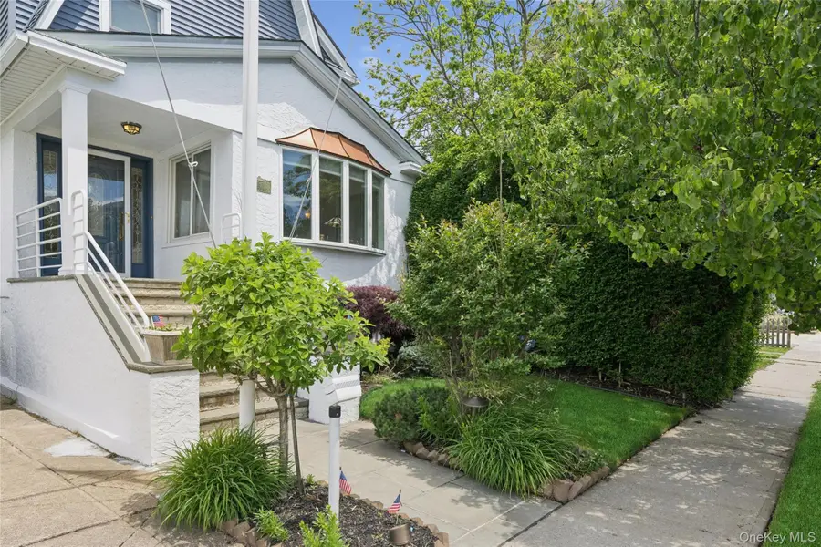 8 Hastings Road, Island Park, NY 11558 - #2