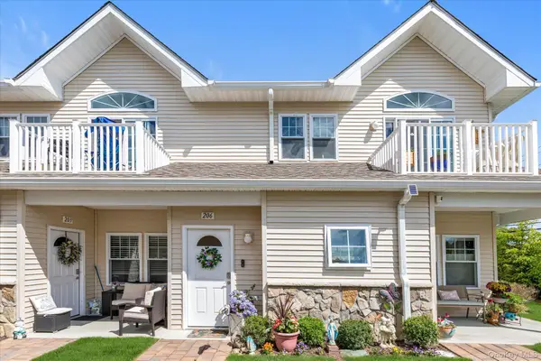 206 Anchor Court, Copiague, NY 11726