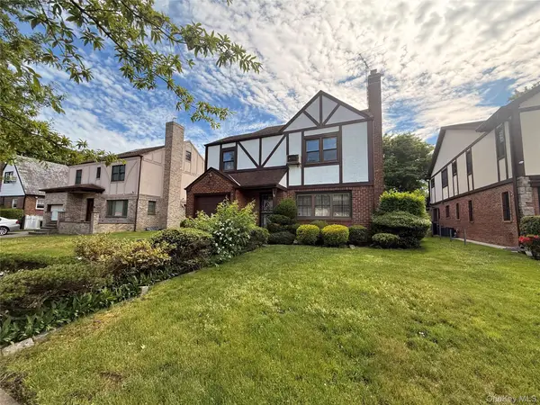 85-22 218th Street, Hollis Hills, NY 11427