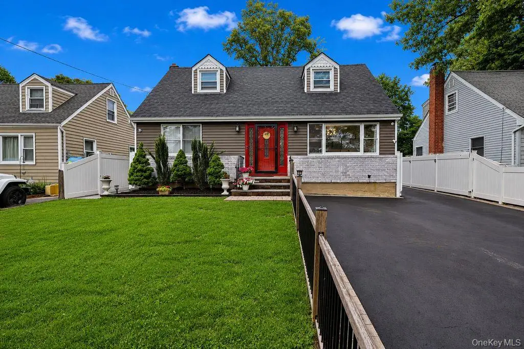 11 Chichester Rd, Huntington Station, NY 11746 - #1