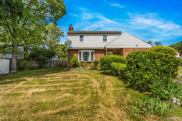 1060 Park Avenue, Huntington, NY 11743