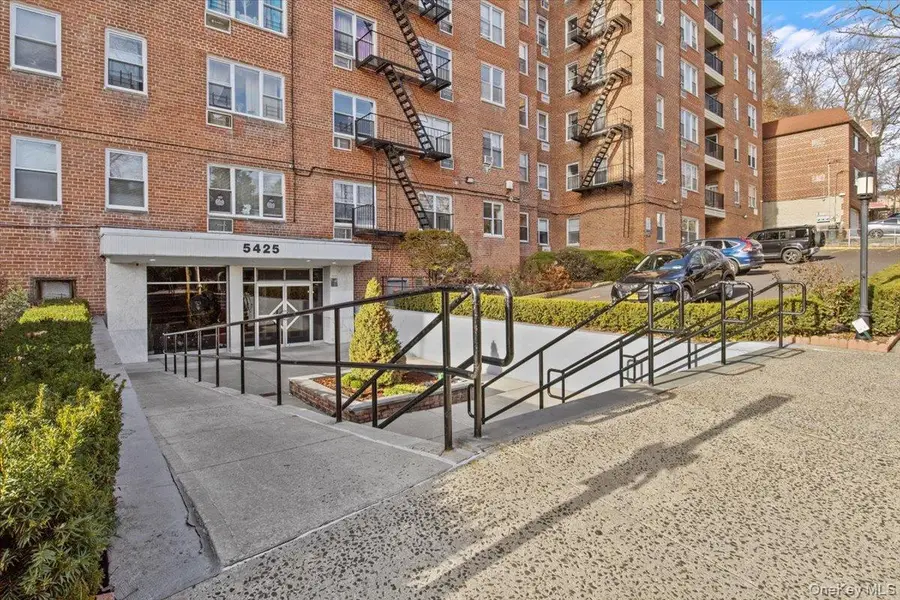 5425 Valles Avenue #4M, Bronx, NY 10471 - #3