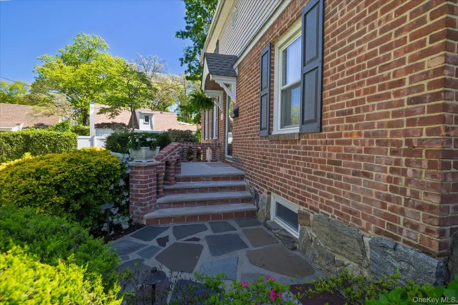 124 Peterhoff Avenue, Malverne, NY 11565 - #2