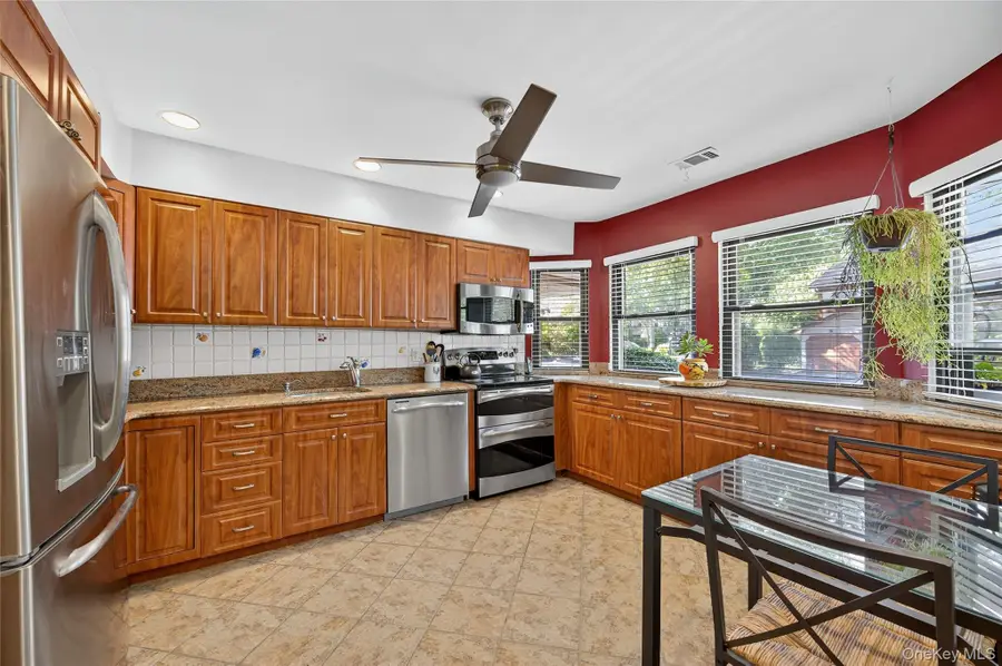 12 Hampton Way, Woodbury, NY 11797 - #3