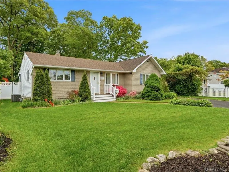 123 Meroke Lane, East Islip, NY 11730 - #3