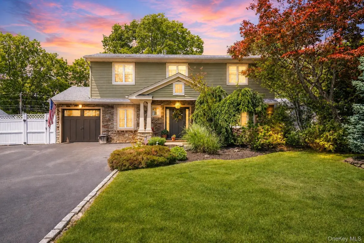 17 Leslie Lane, Smithtown, NY 11787 - #1