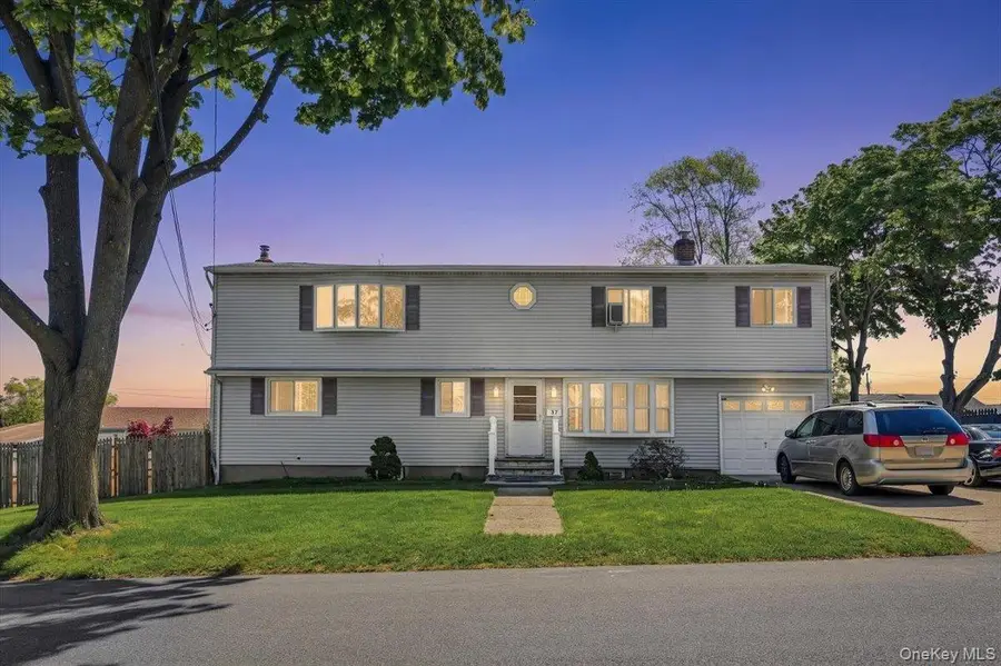 37 Westchester Avenue, West Babylon, NY 11704 - #3