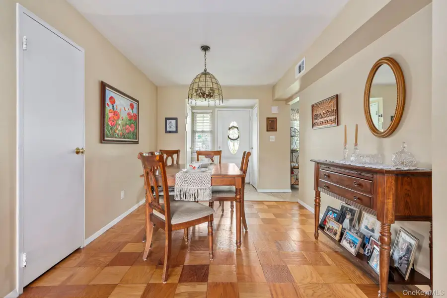 248 Mariners Way, Copiague, NY 11726 - #3