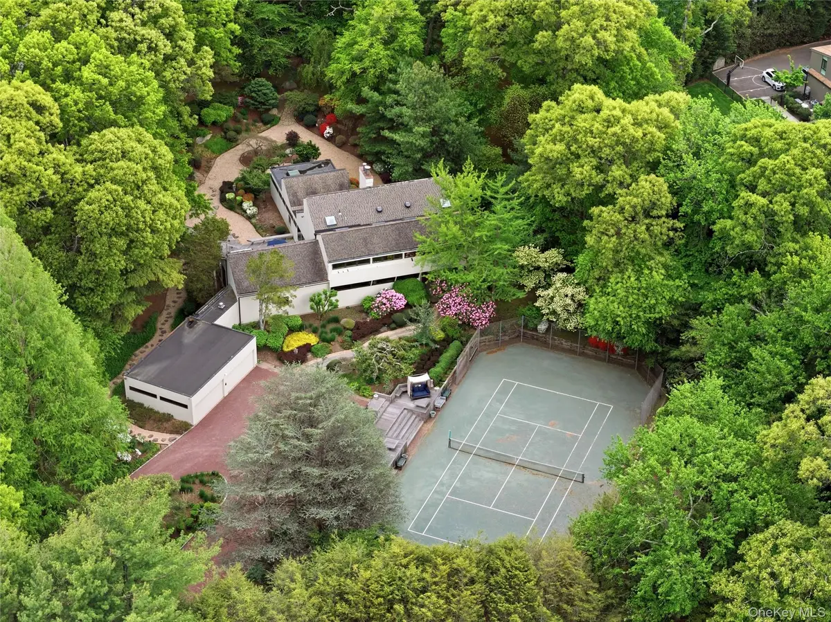 6 Deepwood Court, Old Westbury, NY 11568 - #1