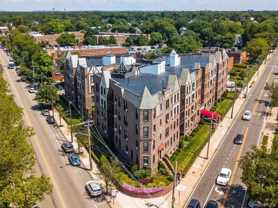 12 Hempstead Avenue #4R, Rockville Centre, NY 11570 - #3