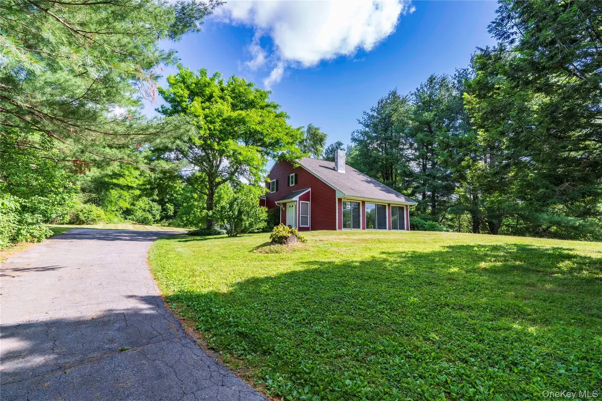 27 Goldfinch Drive, Salt Point, NY 12578 - #1