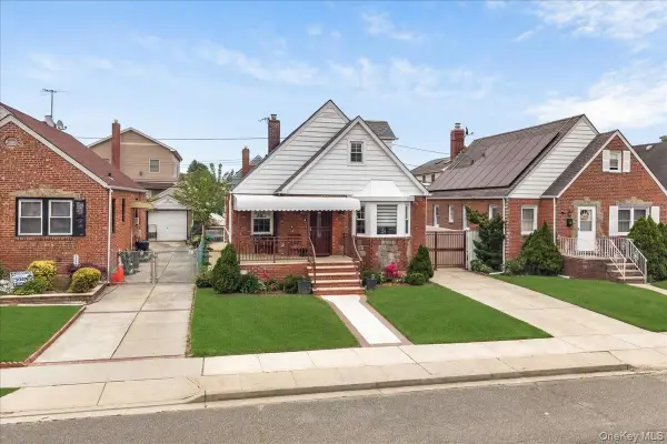 98 Sussex Road, Elmont, NY 11003