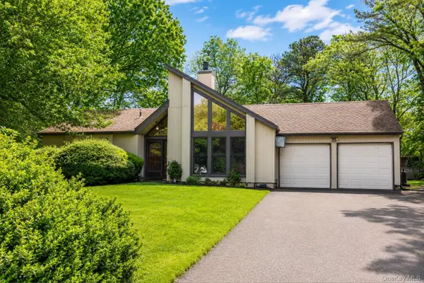 33 Guardian Drive, Mount Sinai, NY 11766