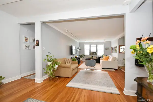 143-50 Hoover Avenue #503, Briarwood, NY 11435