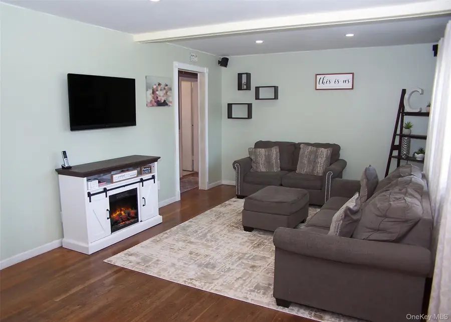 31 Saint Joseph Avenue, Ronkonkoma, NY 11779 - #3