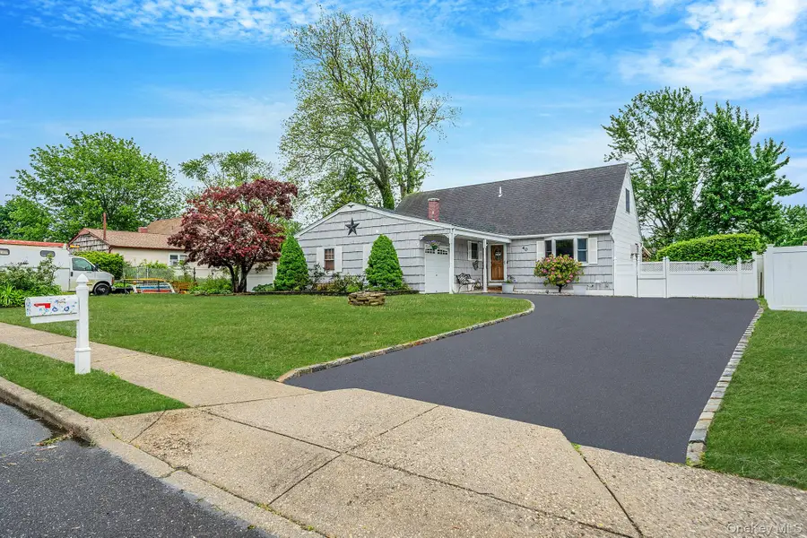 40 Mark Drive, Holbrook, NY 11741 - #2