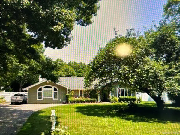 1019 Old Medford Avenue, Farmingville, NY 11738