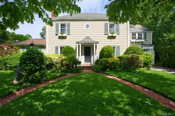 25 Carlton Street, Malverne, NY 11565