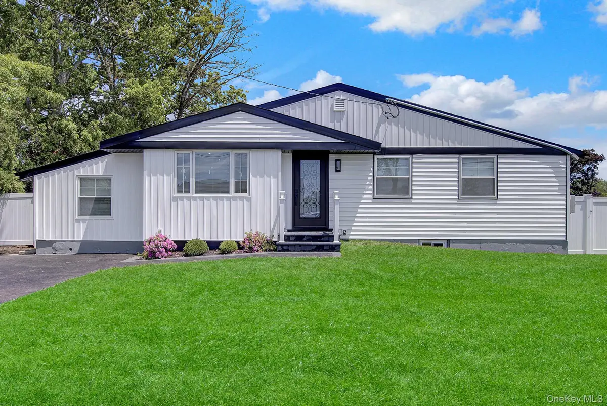 13 W 15th Street, Deer Park, NY 11729 - #1