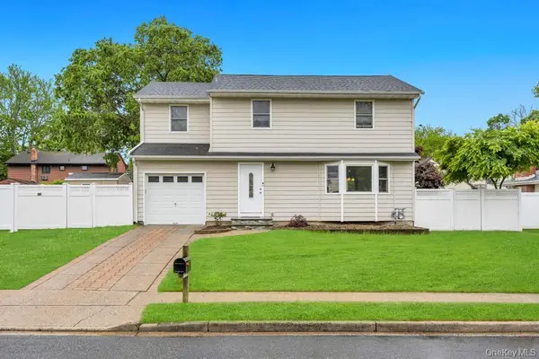 5 E Grove Street, Massapequa, NY 11758