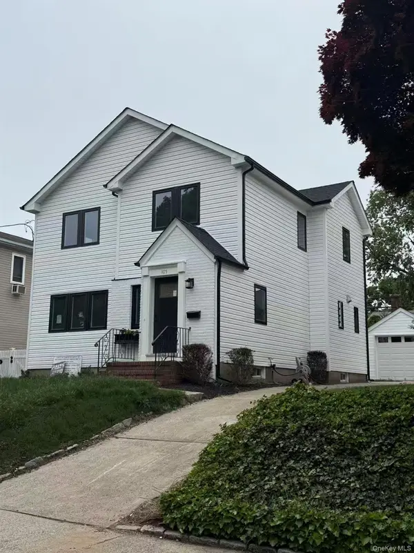 105 Moore Street, New Hyde Park, NY 11040